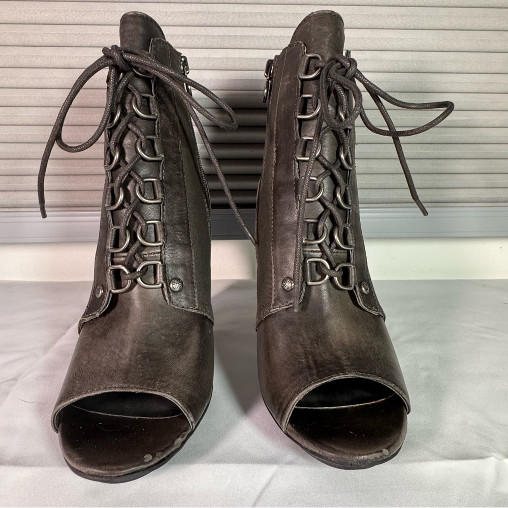 Chic & Elegant Vera Wang Lace-Up Peep-Toe High Heel Ankle Boots – Size 7.5M - Picture 5 of 17